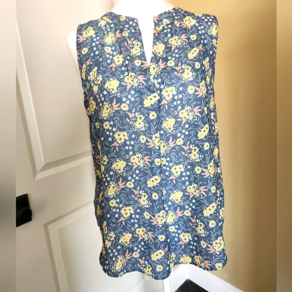 LOFT Sleeveless Floral Top, Size Medium Petite